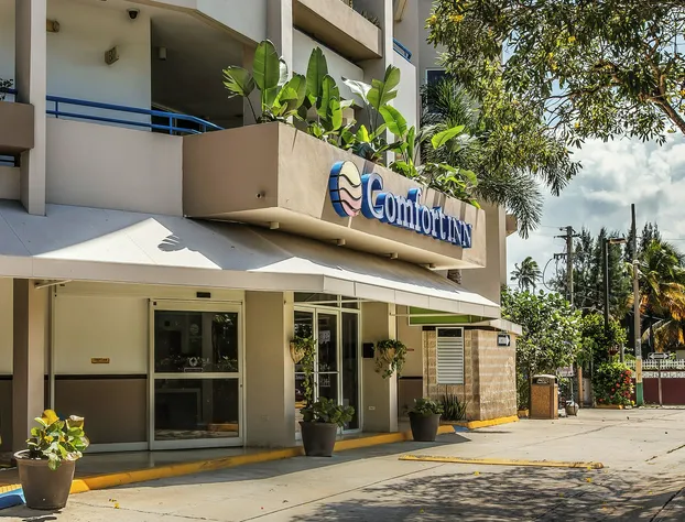 Comfort Inn & Suites Levittown hotel detail image 1