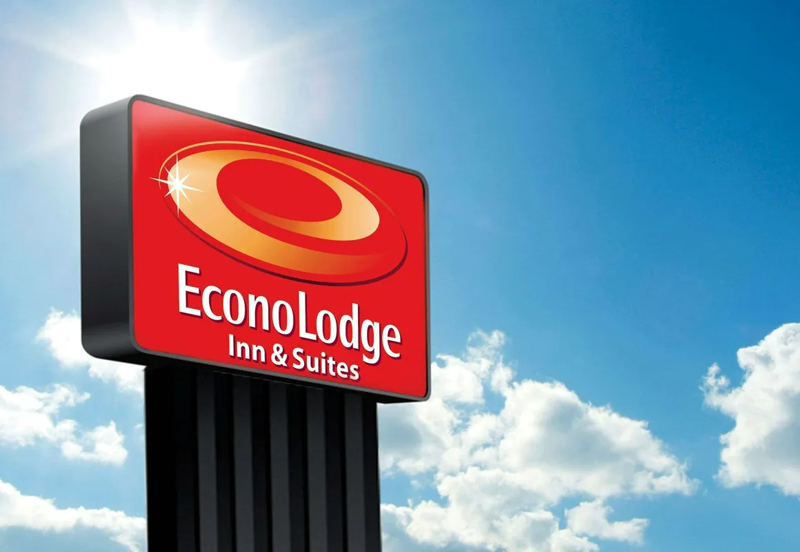 Econo Lodge Inn & Suites hotel hero