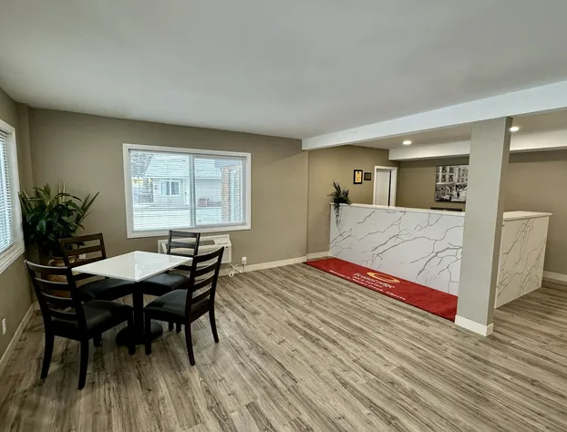 Econo Lodge Inn & Suites hotel detail image 1