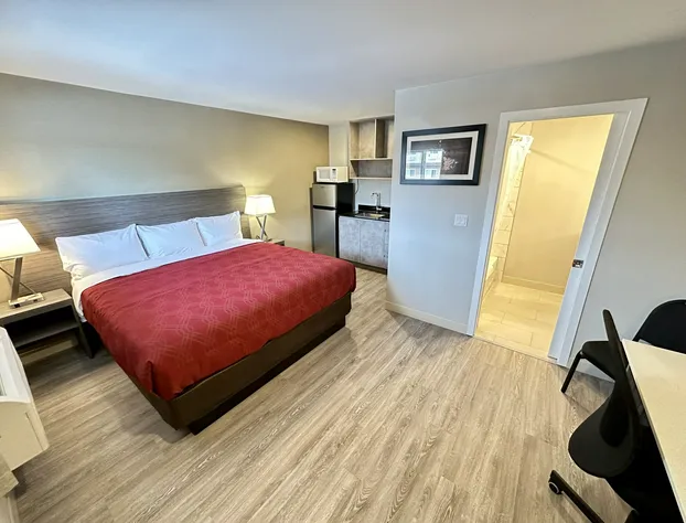 Econo Lodge Inn & Suites hotel detail image 4