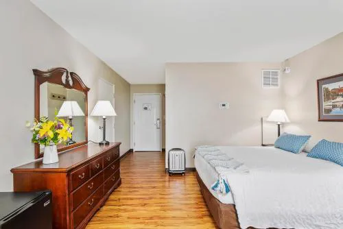 Top Floor Handicap Accessible Bay View hotel detail image 1