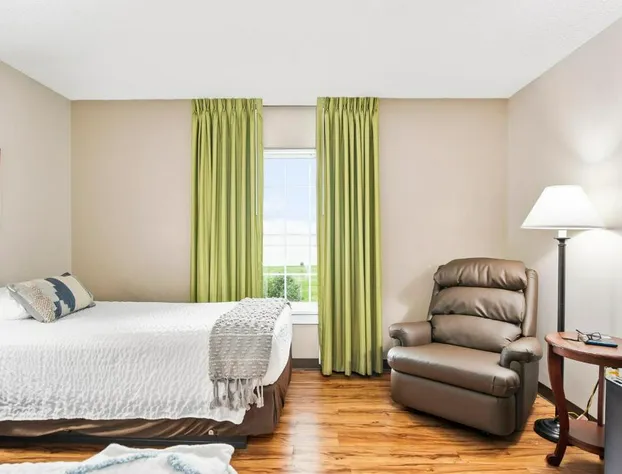 Top Floor Handicap Accessible Bay View hotel detail image 2