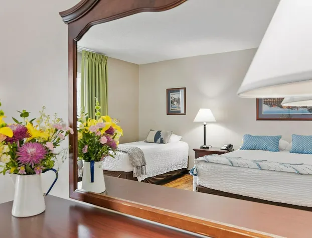 Top Floor Handicap Accessible Bay View hotel detail image 2