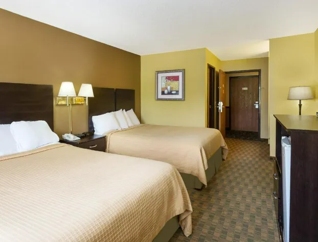 Econo Lodge Inn & Suites Yankton hotel detail image 1