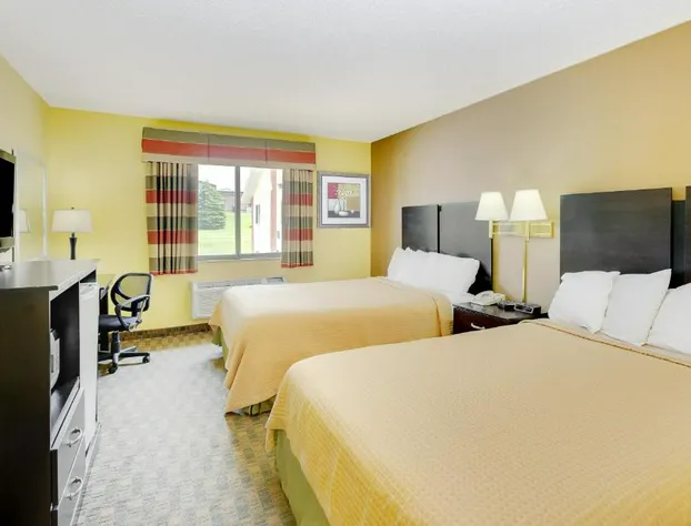 Econo Lodge Inn & Suites Yankton hotel detail image 2