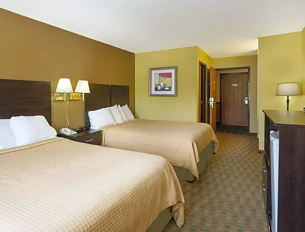 Econo Lodge Inn & Suites hotel detail image 1