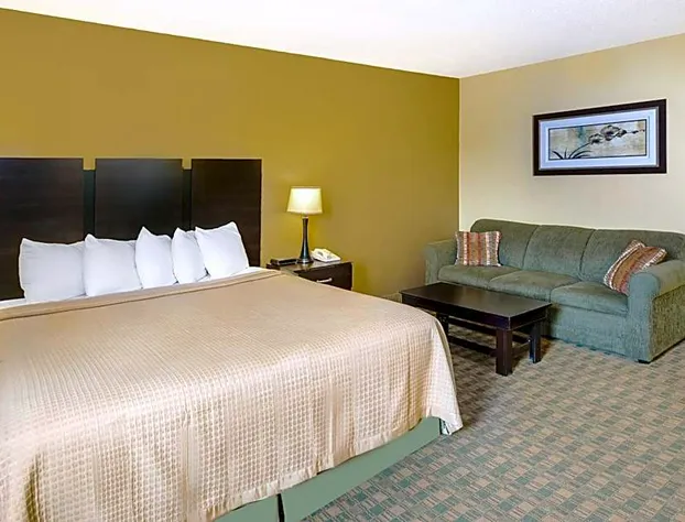 Econo Lodge Inn & Suites hotel detail image 2