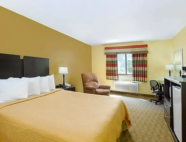 Econo Lodge Inn & Suites hotel detail image 4