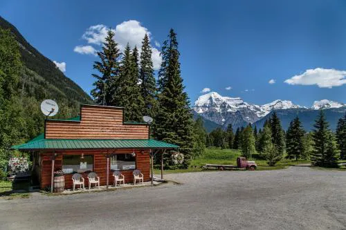 Mount Robson Lodge hotel hero