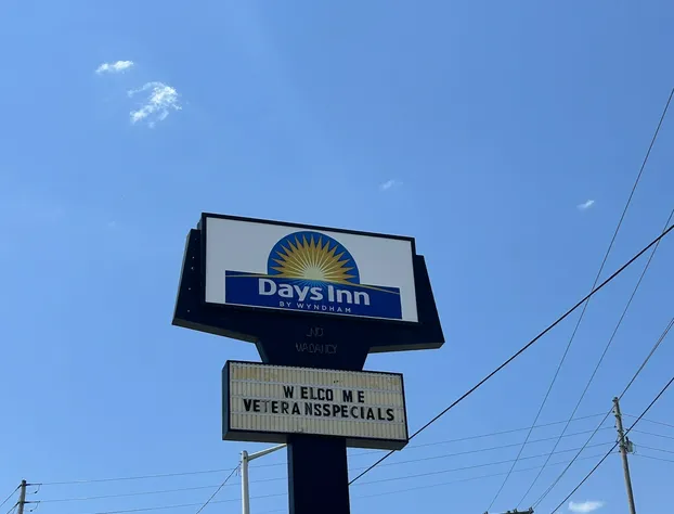 Days Inn by Wyndham Branson near Theatre District hotel detail image 1