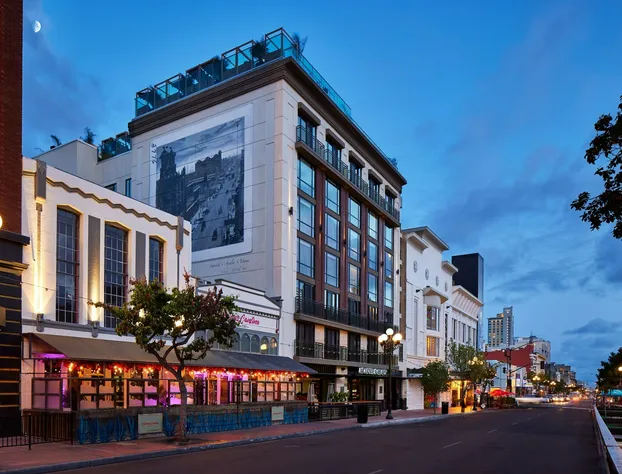 AC Hotel by Marriott San Diego Downtown Gaslamp Quarter hotel detail image 3
