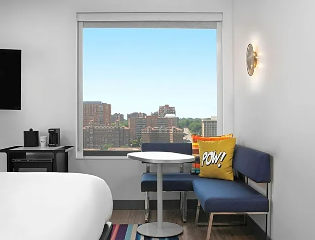 Aloft Kansas City Country Club Plaza hotel detail image 2