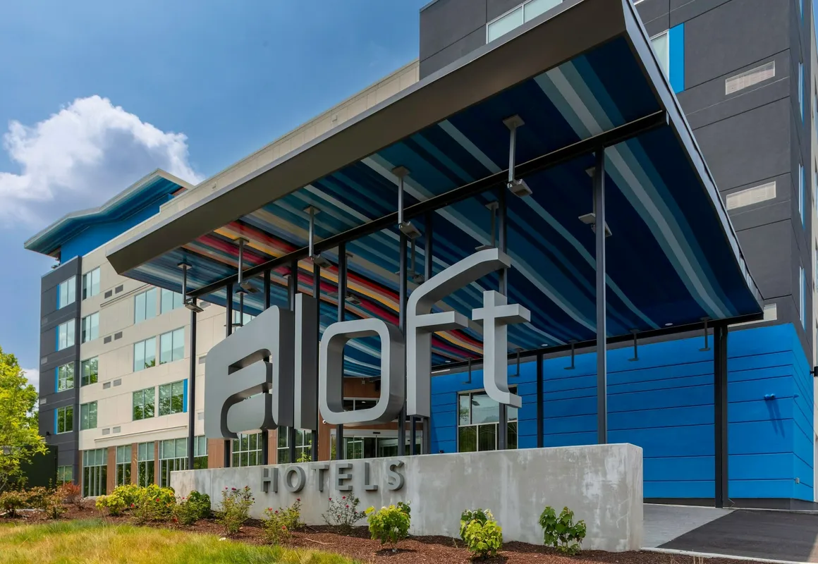 Aloft Nashville Airport hotel hero