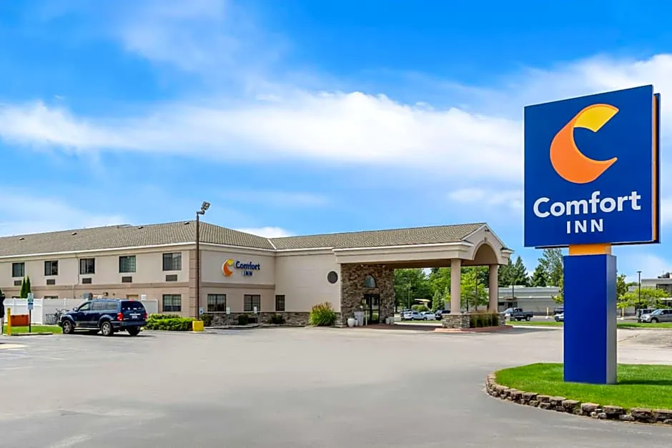Comfort Inn Ludington near US-10 hotel hero