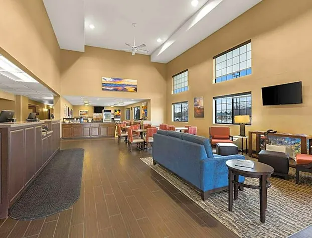 Comfort Inn Ludington near US-10 hotel detail image 3