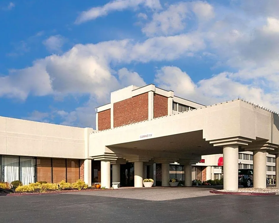 Rodeway Inn Indianapolis I-70 hotel hero