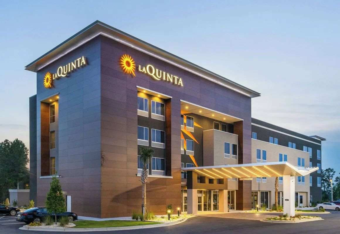 La Quinta Inn & Suites by Wyndham Valdosta hotel hero