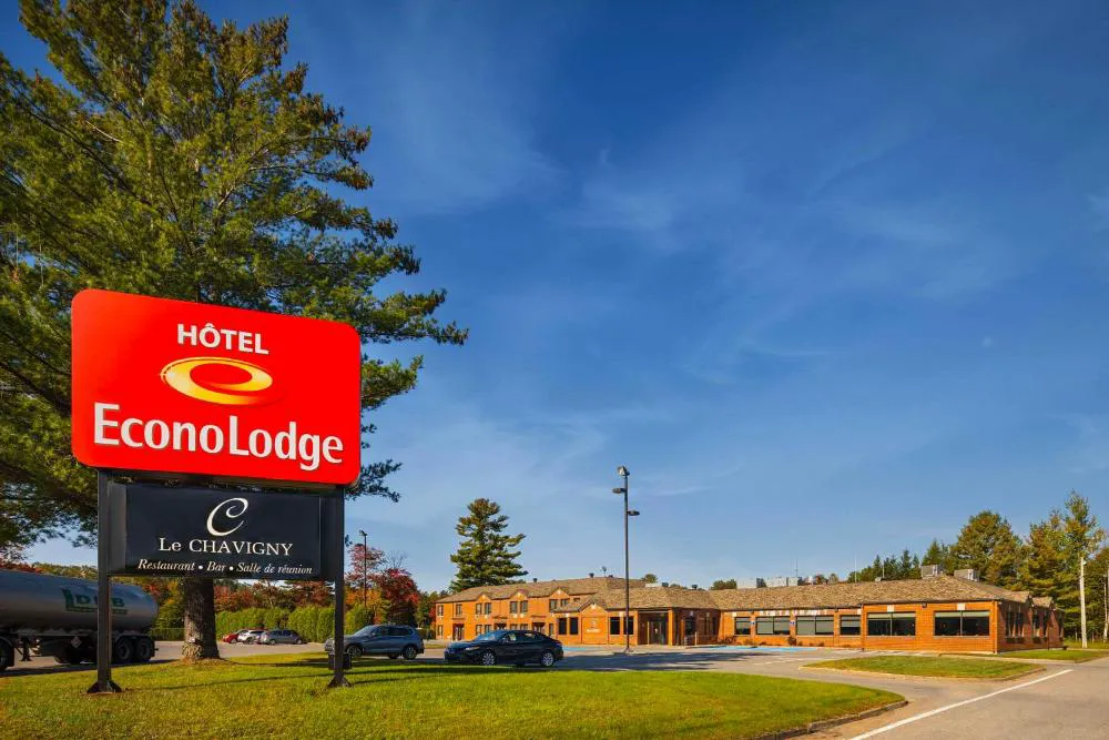 Econo Lodge hotel hero