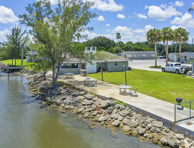 The Sportsman's Lodge & Marina hotel detail image 3