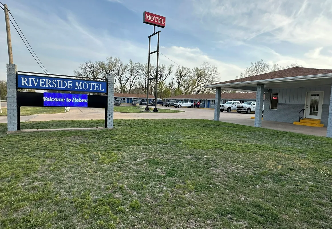 Riverside Motel hotel hero