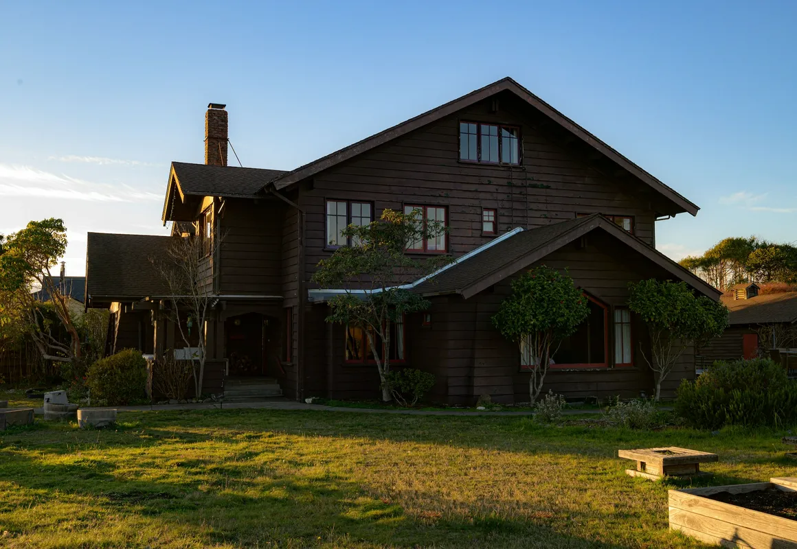 Captains Quarters hotel hero