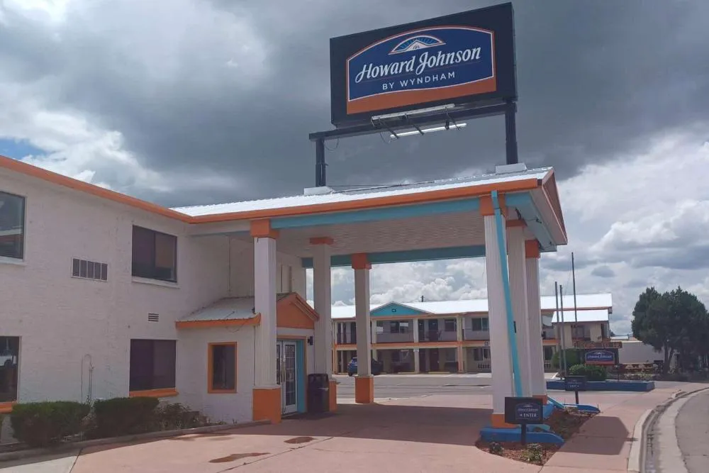 Howard Johnson by Wyndham Springerville hotel hero