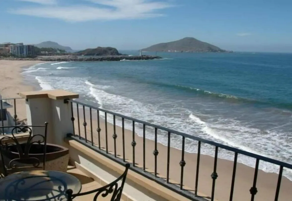 Condos Tiara hotel hero