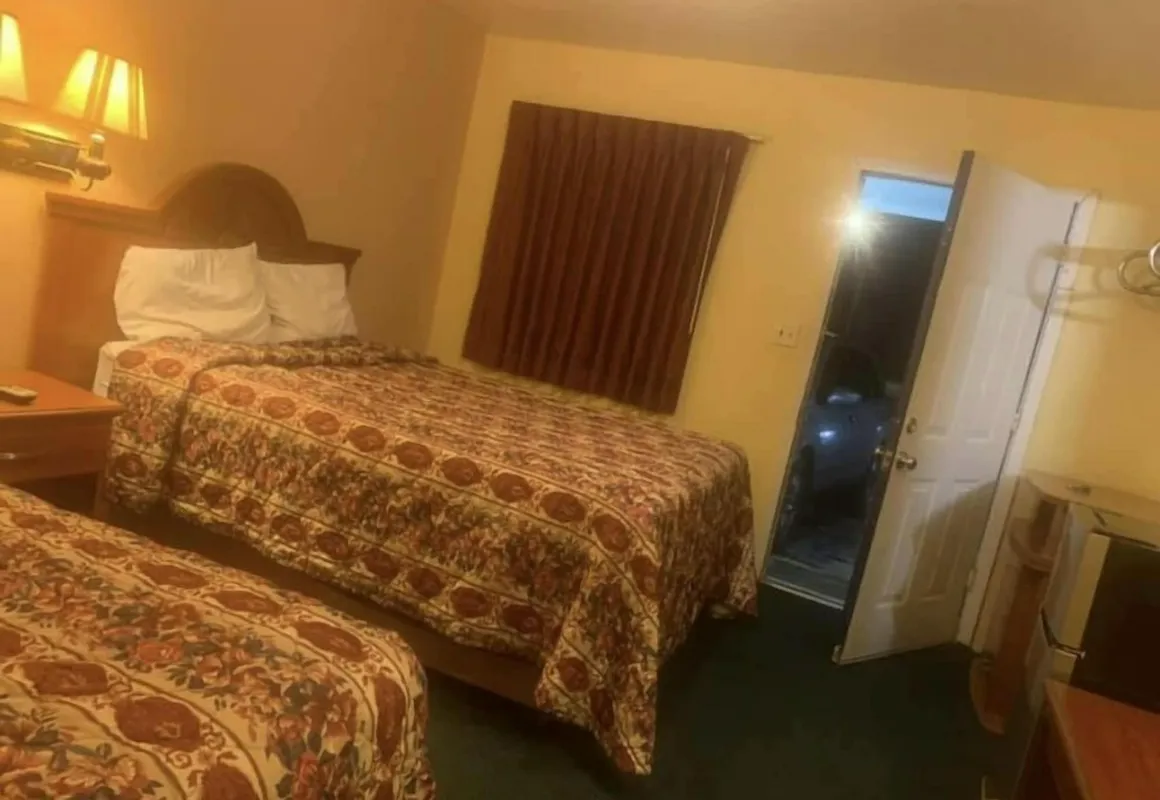 Economy INN poteau hotel hero