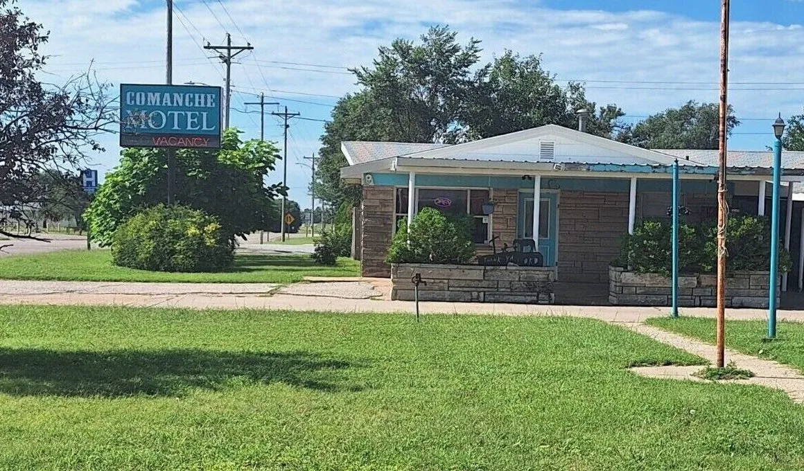 Comanche inn hotel hero