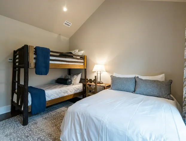 Cedar Lodge on Honey Creek hotel detail image 2