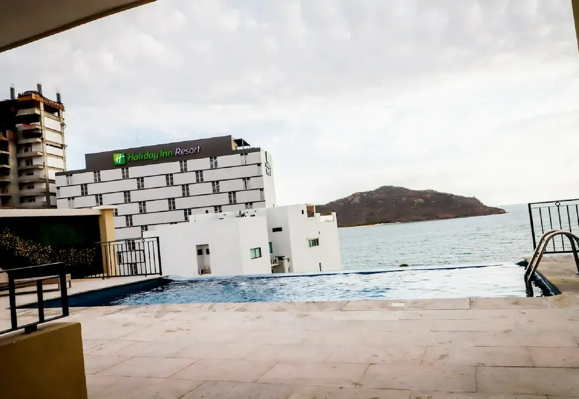 Depas Marlin hotel hero