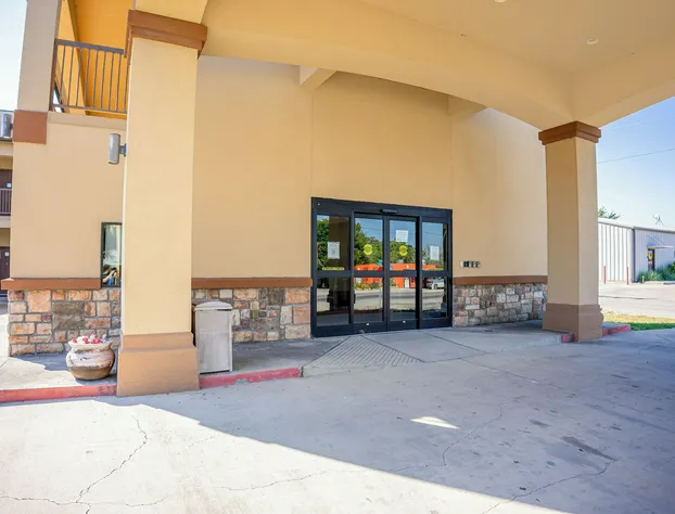 Moulton Inn & Suites By OYO Near Shiner TX hotel detail image 4