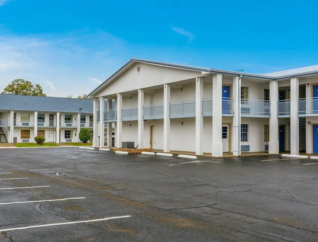 Studio 6 Alexandria, LA hotel detail image 1