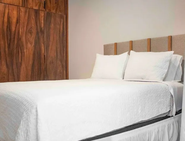 Condo Lt By Trvl2hm hotel detail image 3