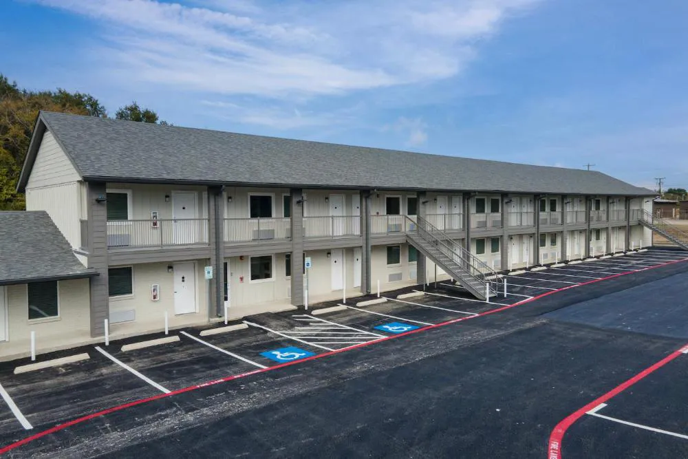 Extended Stay Gun Barrel City hotel hero