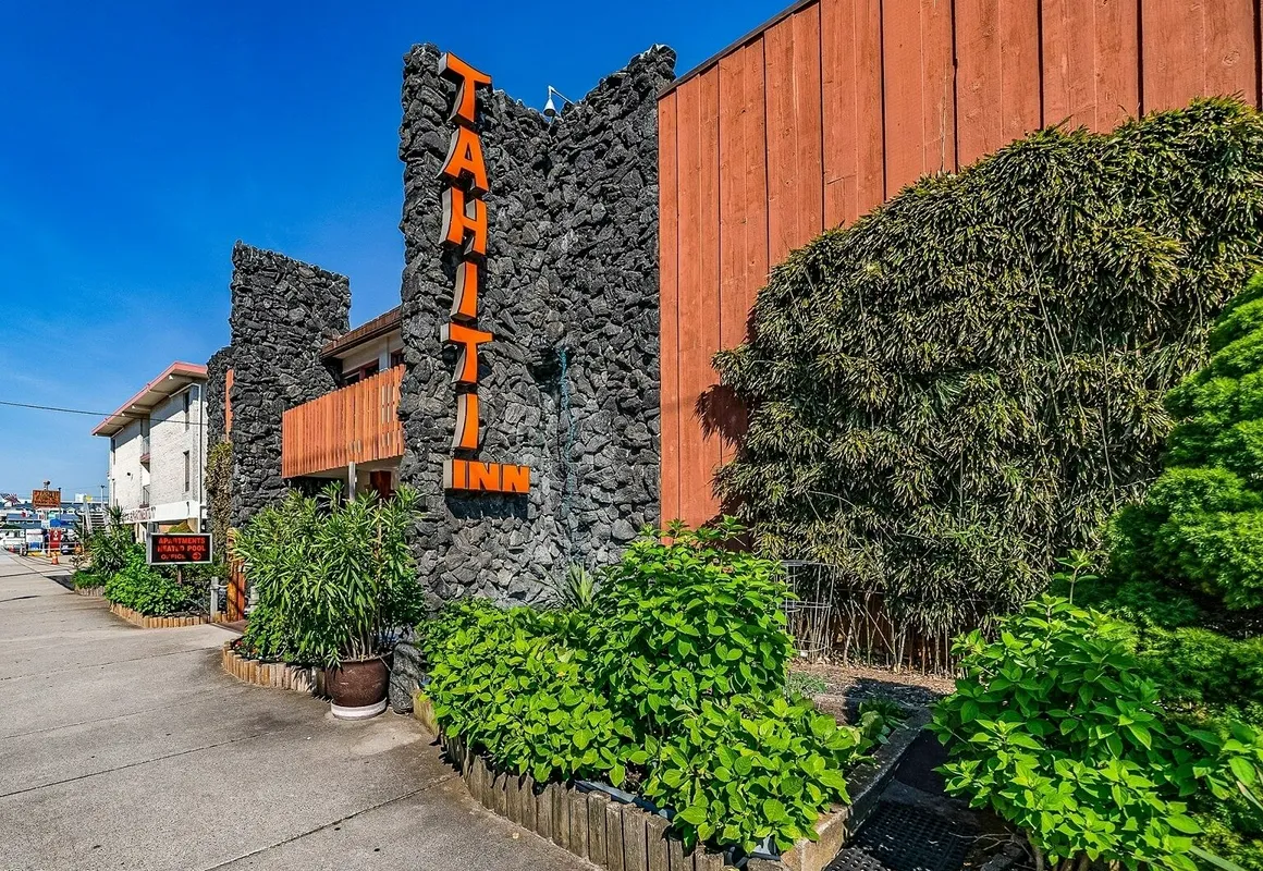 Tahiti Inn hotel hero