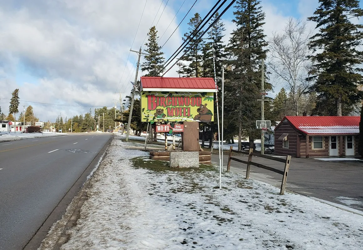 Birchwood Motel hotel hero