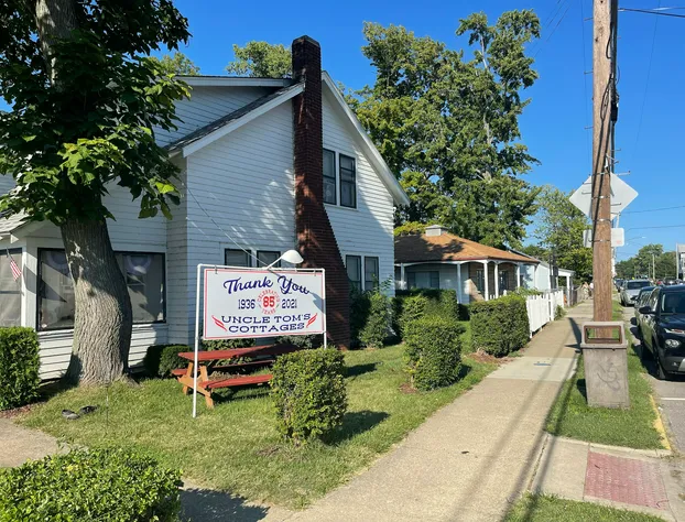 Uncle Toms Cottages hotel detail image 1