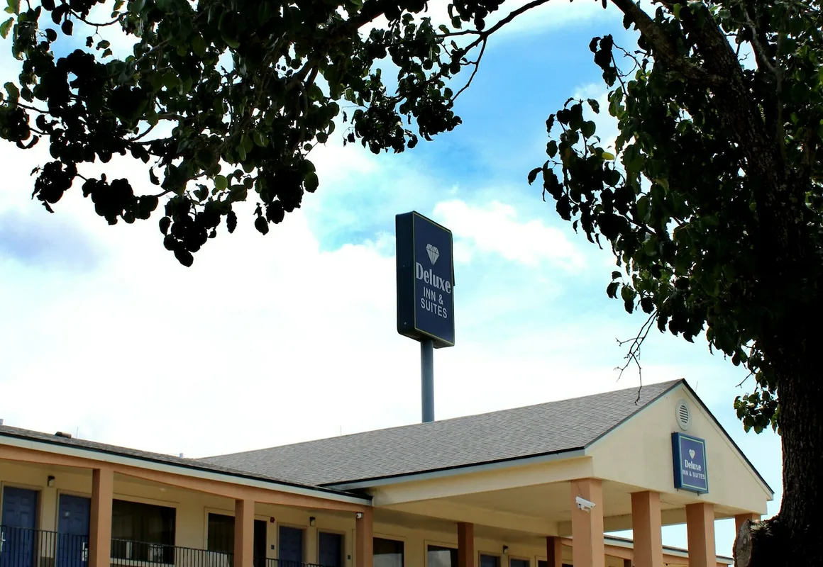 Deluxe Inn & Suites Morgan City hotel hero