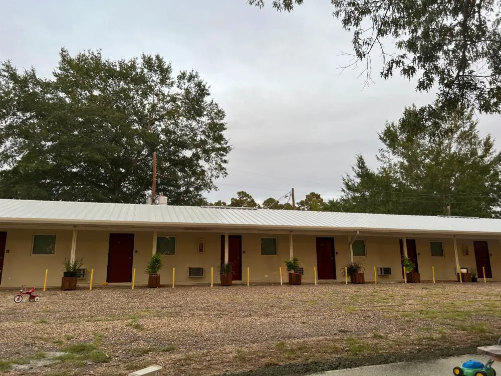 Driftwood Inn and Lodge by the lake hotel hero