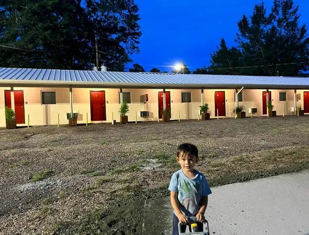 Driftwood Inn and Lodge by the lake hotel detail image 2