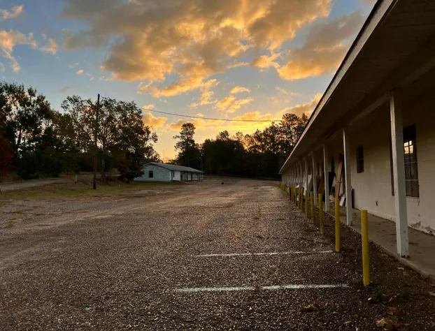 Driftwood Inn and Lodge by the lake hotel detail image 3
