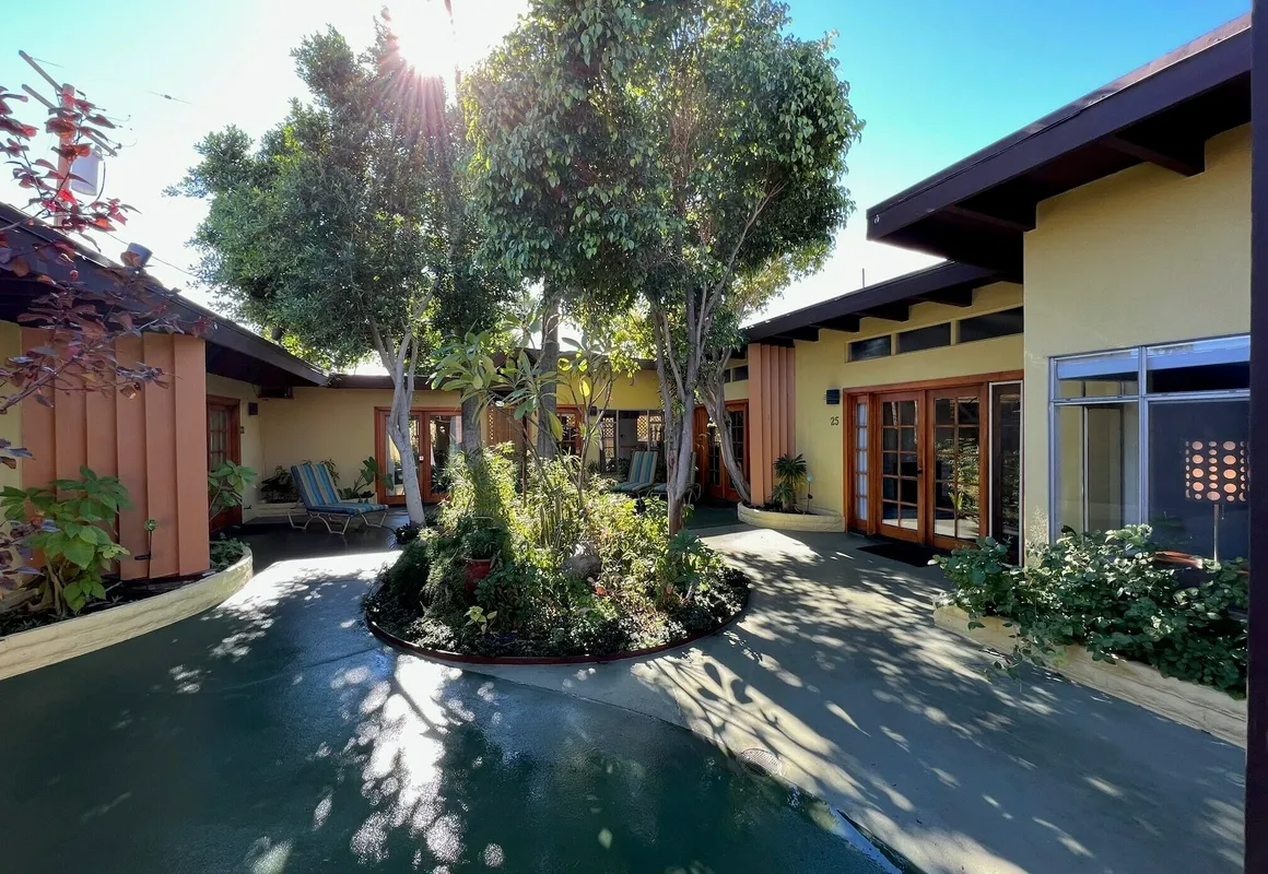 Atrium Palm Springs - G A Y mens Resort hotel hero