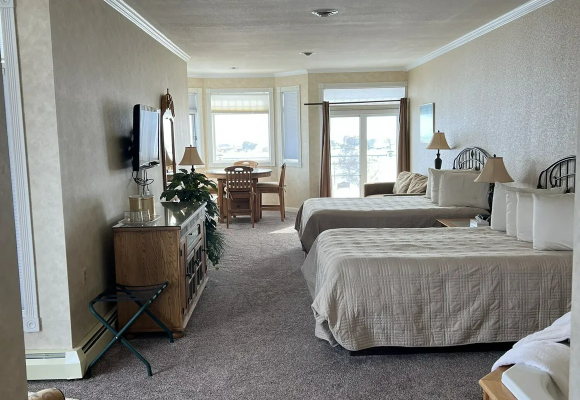 Pier Plaza Lodging hotel hero