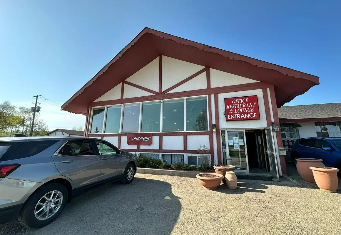 Red Dog Inn hotel hero