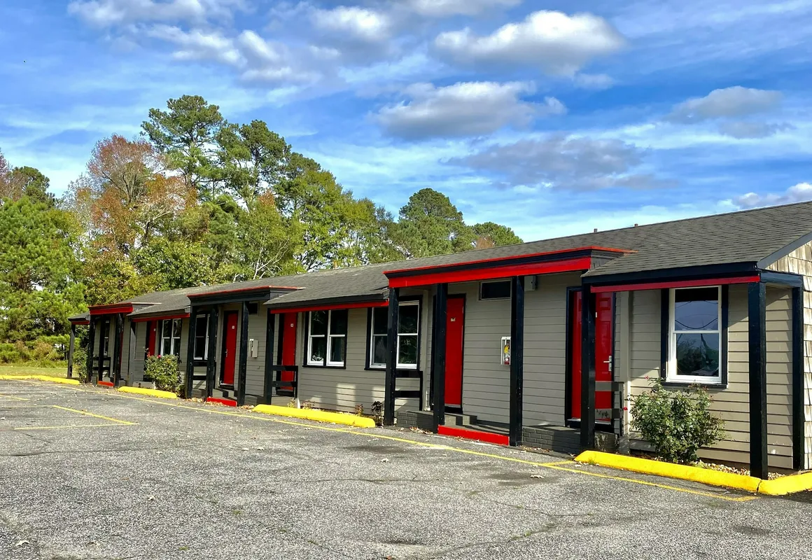 Whistling Pines - Daily & Extended Stay, Elizabeth City hotel hero