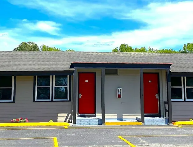 Whistling Pines - Daily & Extended Stay, Elizabeth City hotel detail image 4