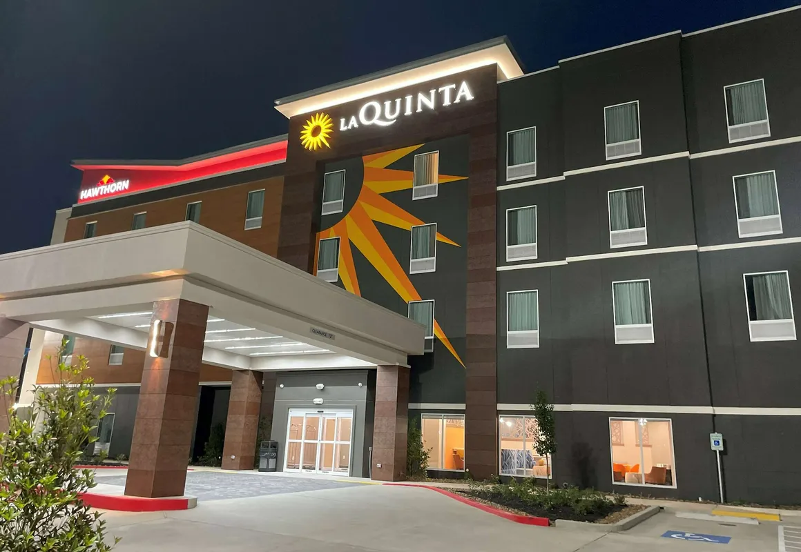 La Quinta Inn & Suites by Wyndham Sulphur (Lake Charles) hotel hero