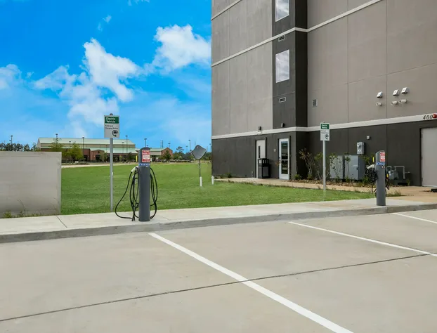 La Quinta Inn & Suites by Wyndham Sulphur (Lake Charles) hotel detail image 2