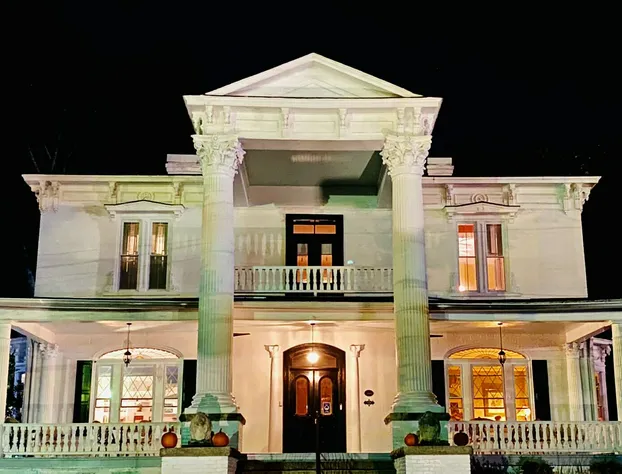 Chez Lindsey Bed & Breakfast hotel detail image 1